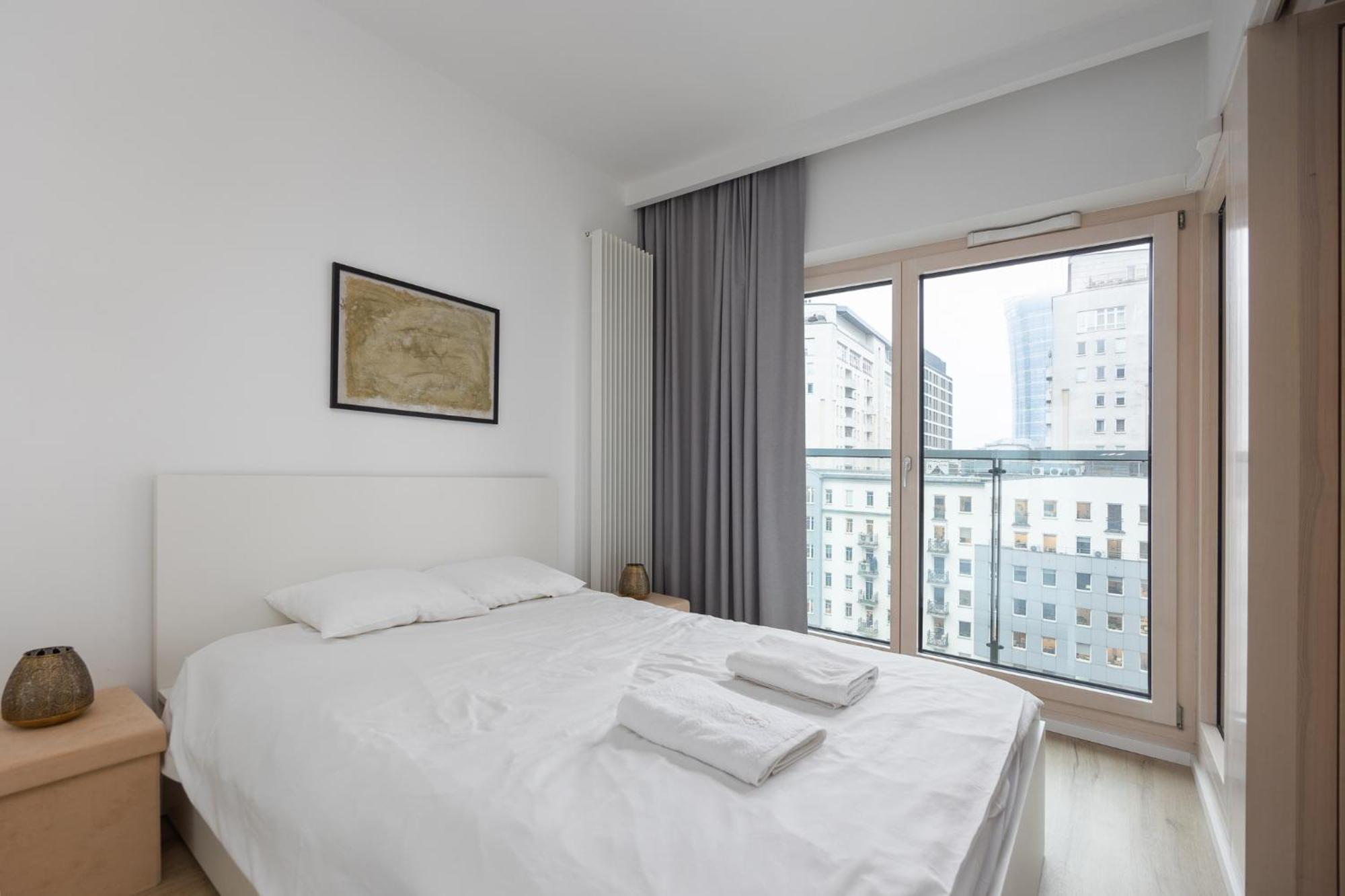 Vipwarsawapartments Onyx Mennica Residence Екстериор снимка