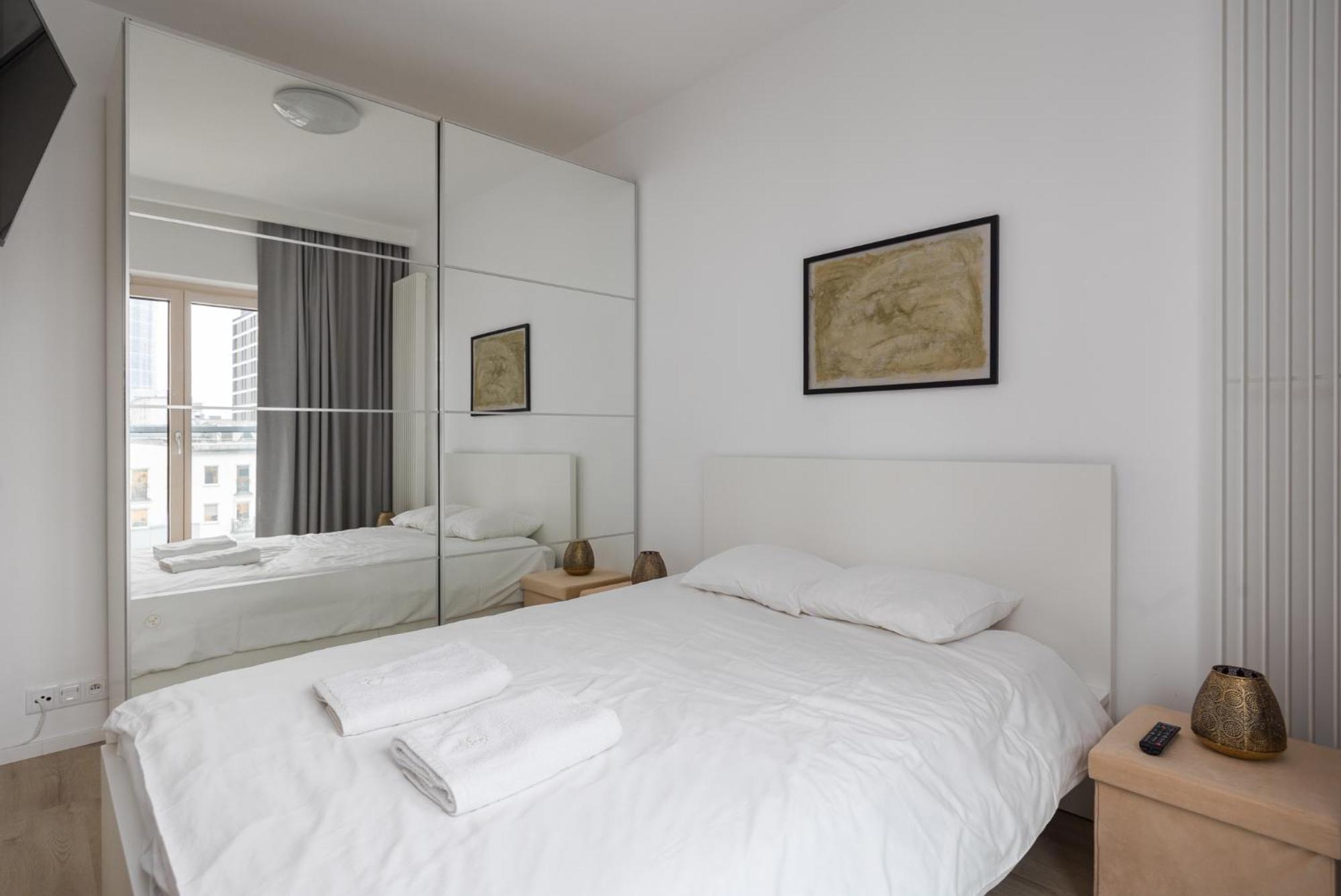Vipwarsawapartments Onyx Mennica Residence Екстериор снимка